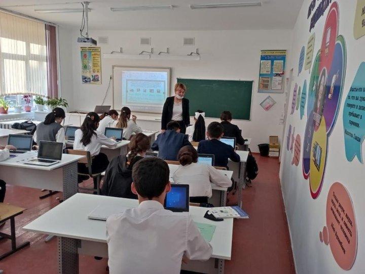 Химия, биология,физика және информатика пәндері бойынша В-2 деңгейін бітірген мұғалімдердің CLIL әдісін қолдану барысы