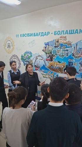 №44 ЖОББМГ-де  қаңтар айында кәсіптік бағдар беру жұмысы аясында кәсіптік бағдар беруші А. Жанақбаева тарапынан 11-сынып мектеп бітіруші түлектерімен кәсіби бағдар беру бойынша жұмыстар жүргізілуде.