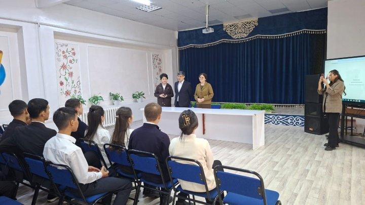 №44 жалпы орта білім беретін мектебінде Ш. Мұртаза атындағы Халықаралық Тараз университетінен оқытушылар – Ұлтай Тілегеновна, Рабиға Берекеова және басқа да мамандар келіп, білім алушыларға кездесу өткізгендері туралы